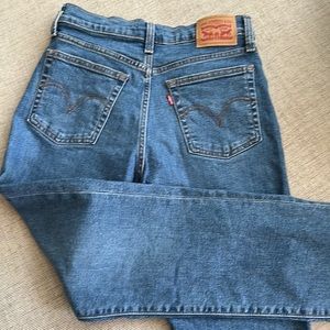 Levi Wedgie Straight jeans. Size 28.